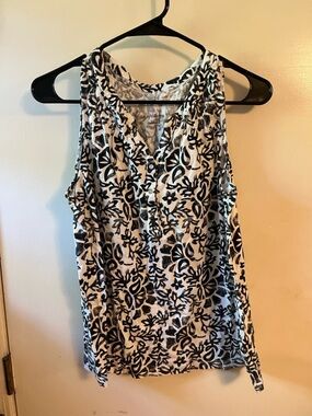 LIKE NEW CROFT & BARROW Sleeveless Floral Henley Top - Black & White (L) 🖤🤍